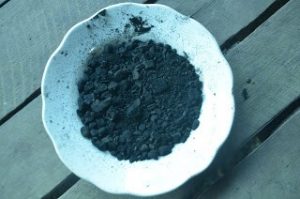 Lantukng hasil pengumpulan jelaga pelita berbahan bakar solar