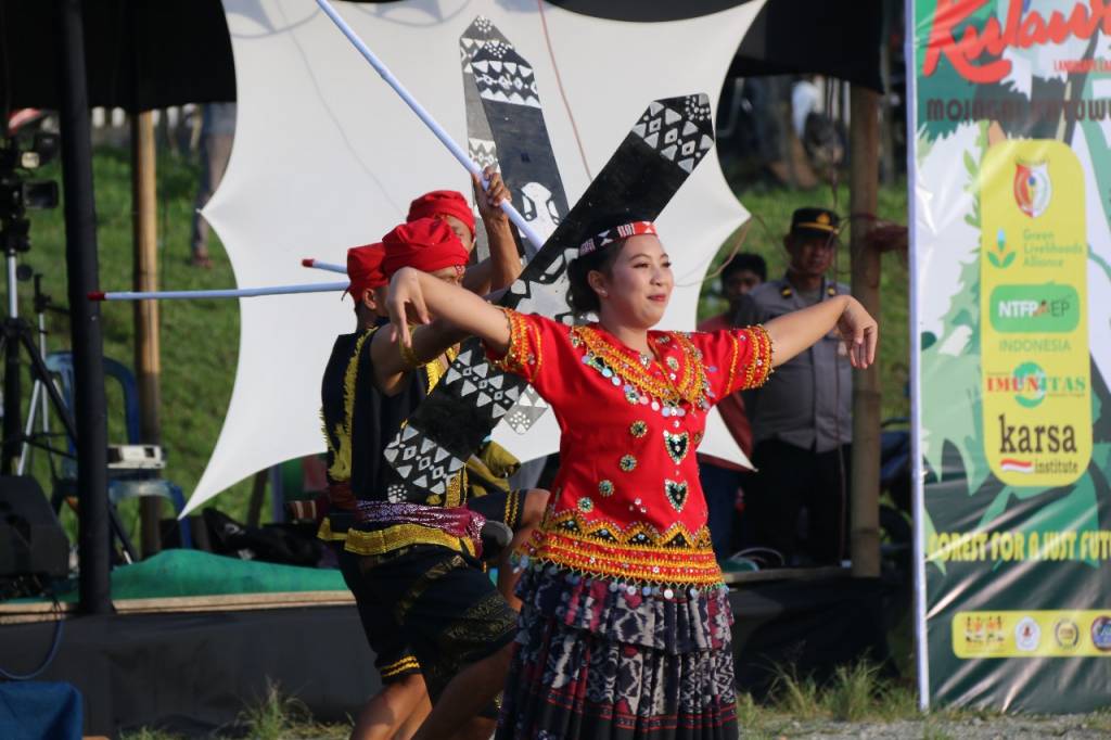 Penampilan tari tradisional Suku Kulawi Foto oleh: Almubit Karman (2025)